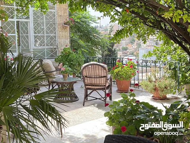 Heritage house with Garden in Rainbow street