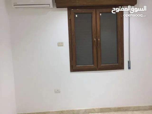 فيلا تجاريه من دورين مفصولات تصلح لي الانشطة التجارية ف منطقة ابو سته