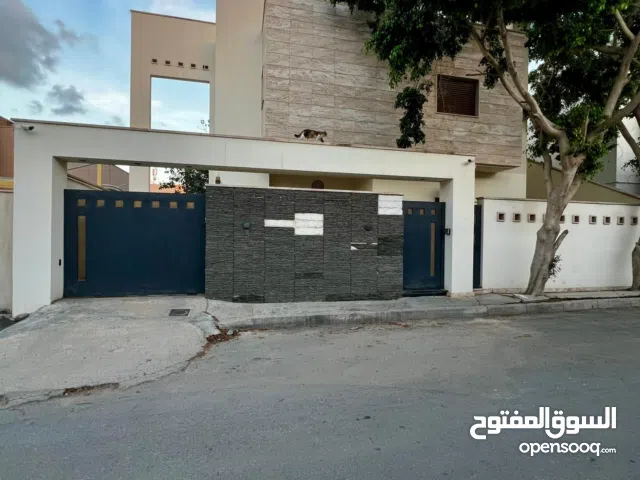 650 m2 More than 6 bedrooms Villa for Rent in Tripoli Alfornaj