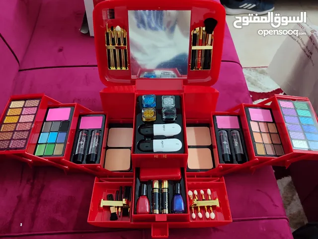 L'CHEAR MAKE UP KİT (BRAND NEW)