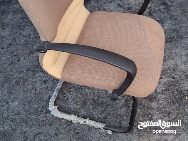 كرسي شبه جديد