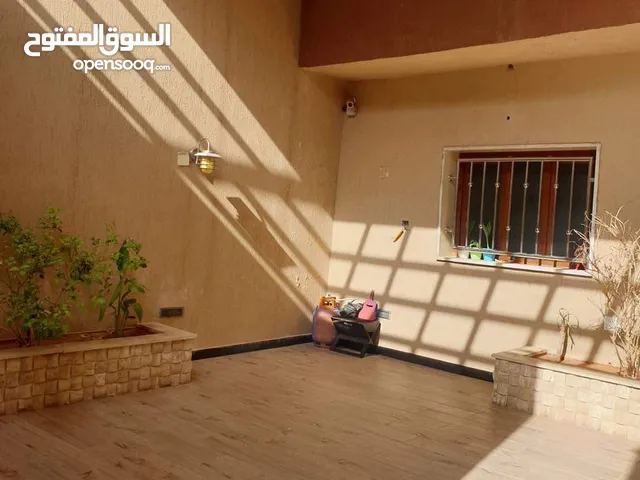 200 m2 More than 6 bedrooms Villa for Rent in Tripoli Bin Ashour