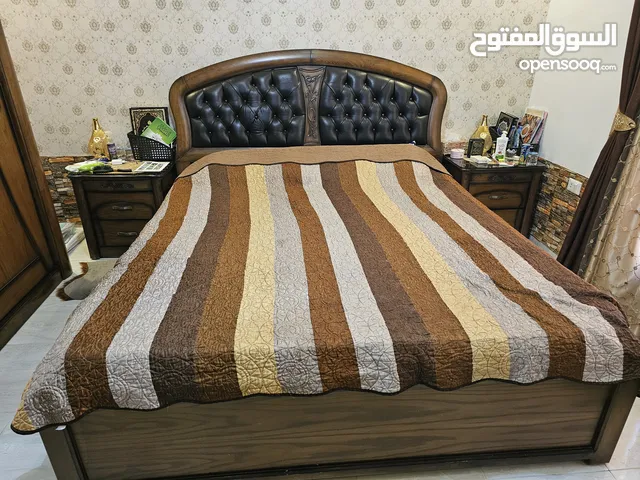 غرفة نوم البطة خشب زان ثقيل بحالة ممتازة للبيع