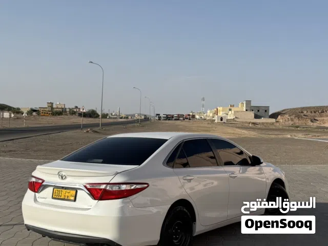 2017 تويوتا كامري SE