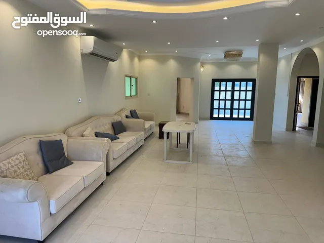 للايجار فيلا نظيفة في الزلاق نص فرش صوب المدارس