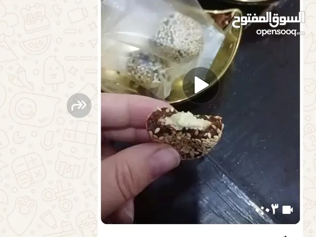 تمر بحشوه الطحنيه مغطس بالسمسم