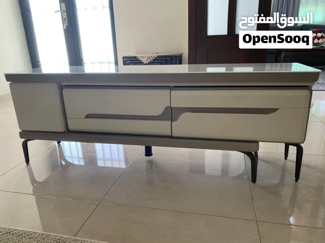 طاولة تلفزيون حديثة قابلة للتمدد للبيع