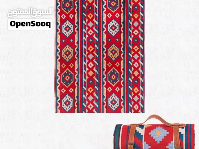 فرشة أرضية للرحلات والتخييم،مصنوعة من قماش عالي الجودة ومتين،مقاومة للماء وسهلة التنظيف. يمكن طيها