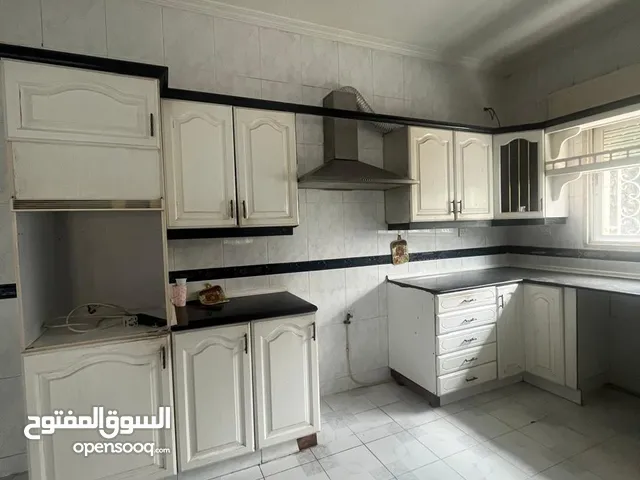 مطبخ بلوط صولد للبيع في حالة جيدة جدا