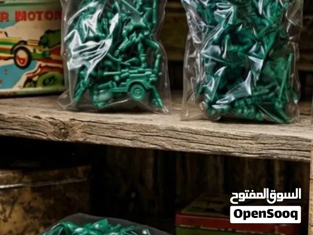 العاب جنود من السبعينات كيس بحاله ممتازه بسعر