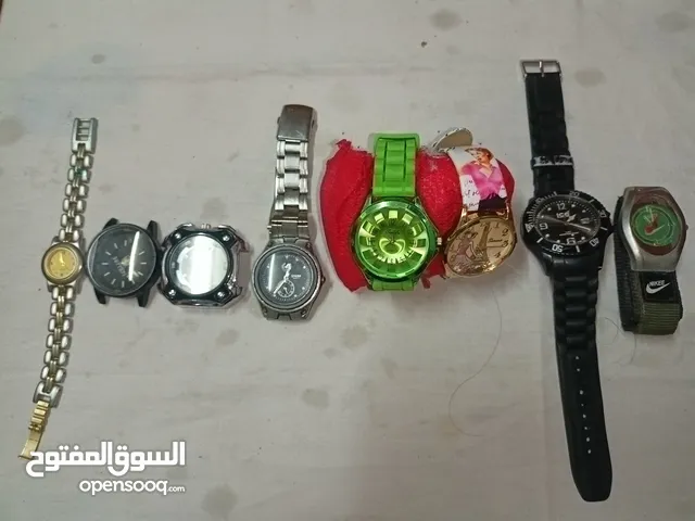 +8 ساعات أشكال مختلفة محتاجين بطاريات