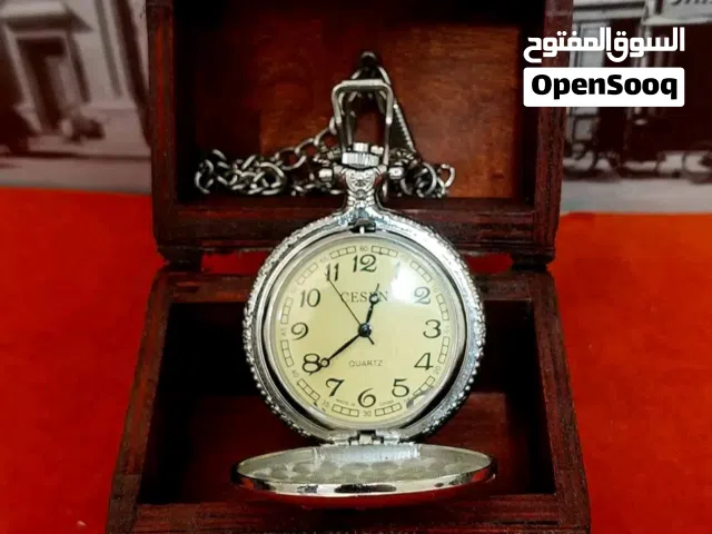 نوع الساعة: ساعة جيب كوارتز (Quartz pocket watch).