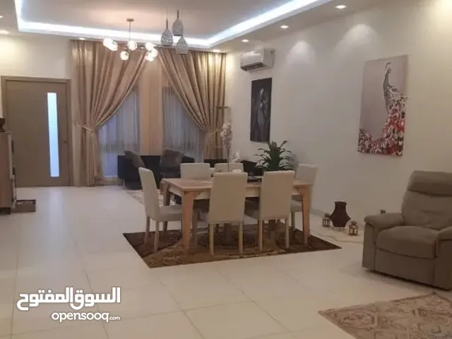 300 m2 4 Bedrooms Villa for Sale in Northern Governorate Madinat Hamad