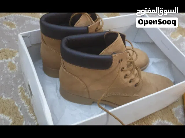 متوفر بوت نساء إيطالي جديد بالبابكو رقمه 39 صنع في إيطاليا المكان طرابلس
