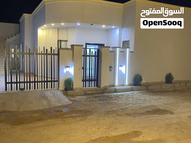 بسم الله الرحمن الرحيم  منزل تشطيب حديث بالقرب من اربعه اشوارع اعليوي مسقوفه 170 متر ومساحته 205متر