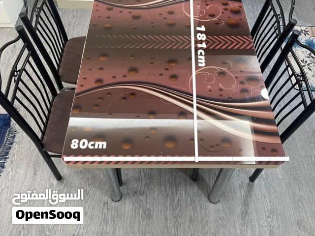 Dining table in good condition