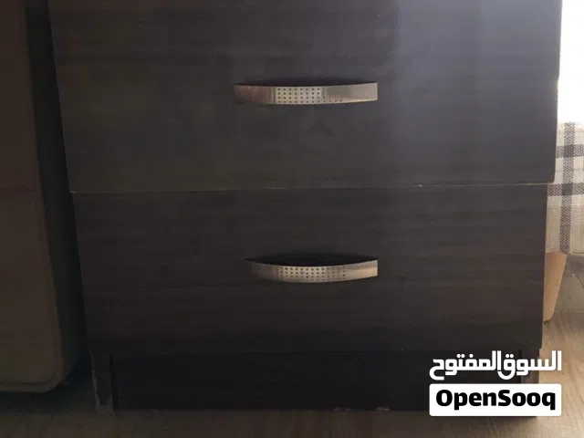 عدد 2 طاوله جانبيه للسرير لون بني غامق