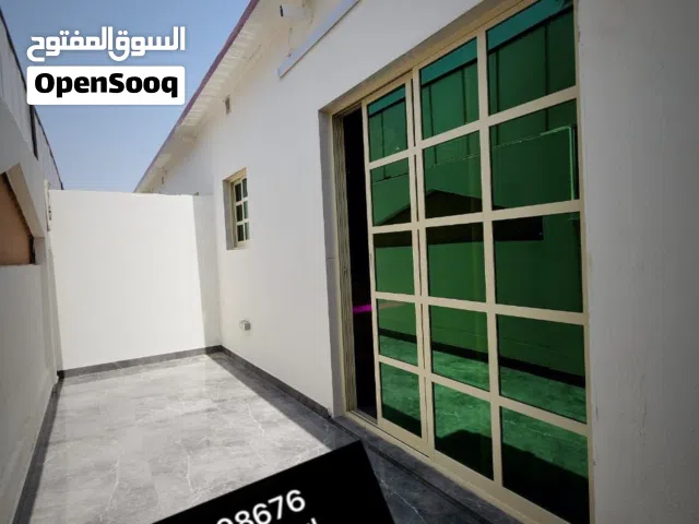 للإيجار استيديو وحمام ومطبخ مدخل خاص مع حوش