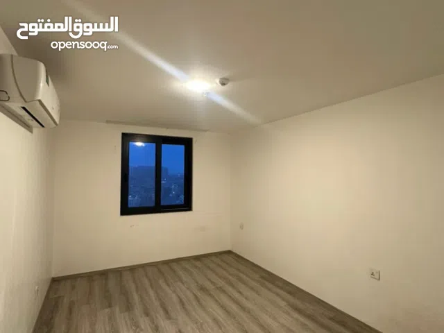 شقه للايجار في مجمع لايف تاورز مساحة 73 م