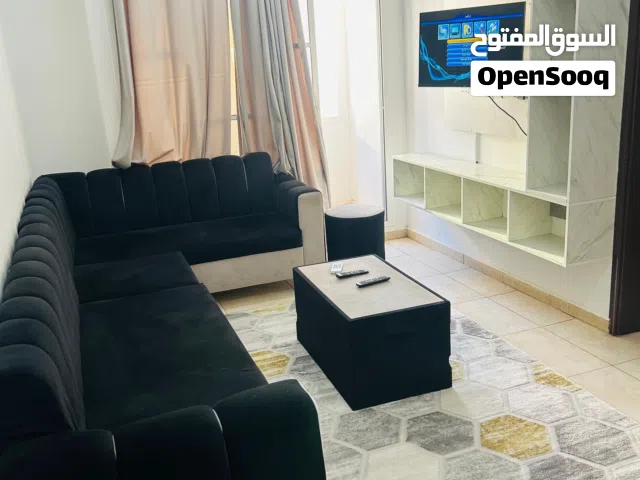 شقه في الغبرة الخوير القرم العذيبة وقريبه من جميع الخدمات وشامل جميع الفواتير