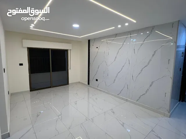 شقة في شارع الجامعة (( من المالك ))