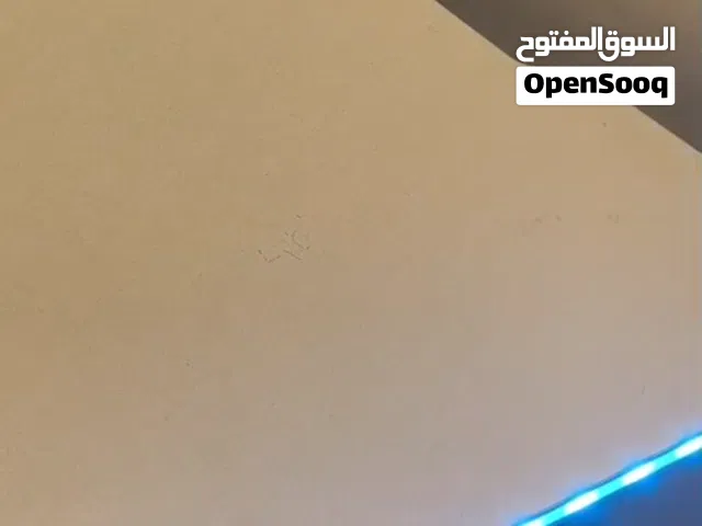 سلوى- للبيع طاولة كبيوتر نطيفه