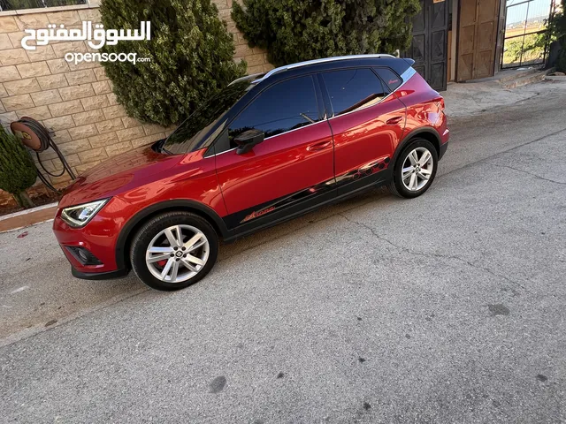 سيات ارونا إف آر 2021 لون خمري فرش داخلي رمادي