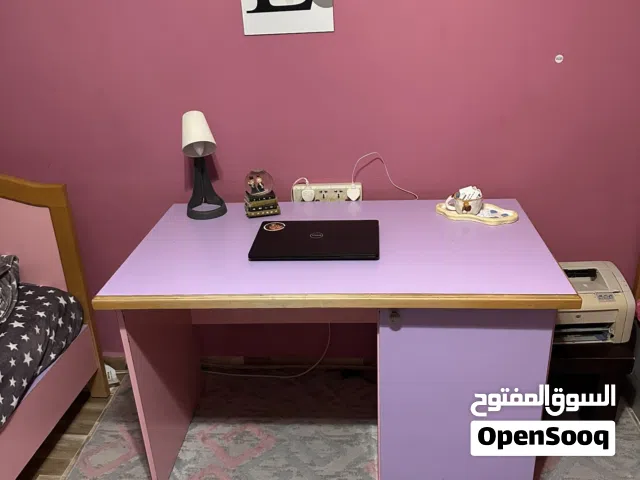 طقم: مكتب مع وحدة تخزين علوية