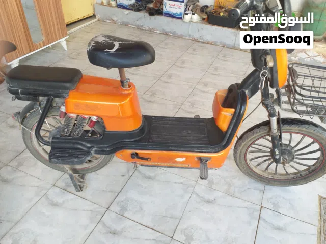 دراجة شحن حجم 20 اقسم بالله نضيفه وكلشي مابيه بيه شاحنه جديده ب25مشتريها وبطاريات 5