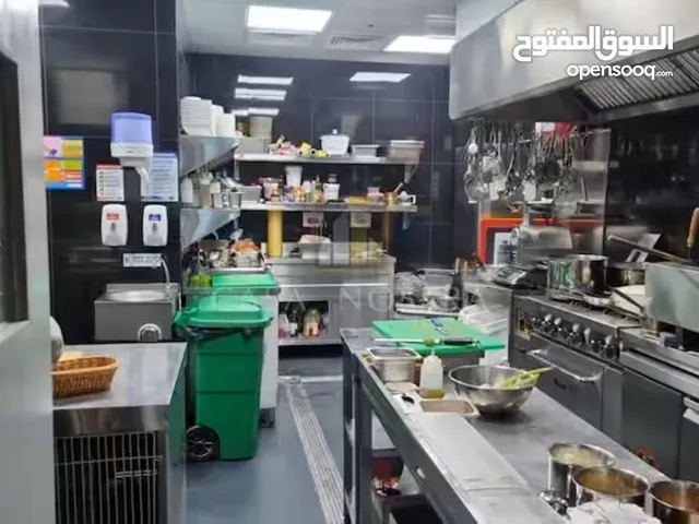 محل مميز مع مطعم وكافيه في دبي مارينا علي الممشي للبيع -  Café Restaurant For Sale With Golden Visa