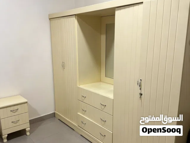 Wardrobe & 2 beds