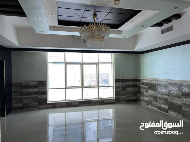 للإيجار شقة فى أبراج البندرى شارع الوحدة مع تراس خارجى وباركن وحمام سباحه وجيم