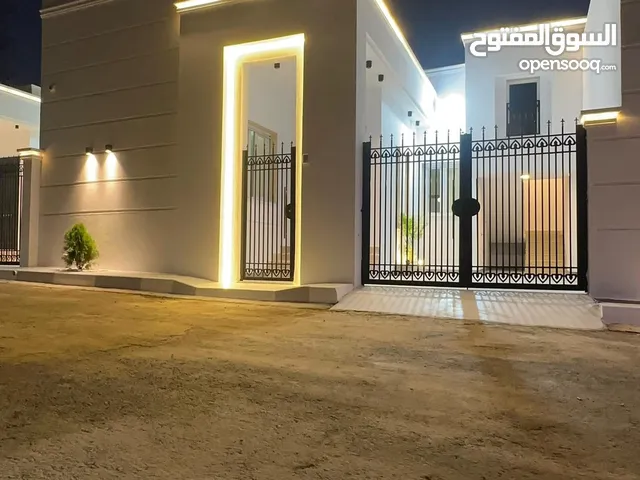 165 m2 3 Bedrooms Townhouse for Sale in Tripoli Ain Zara