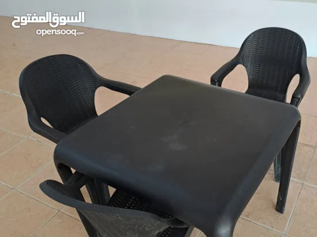 طاولات وكراسي