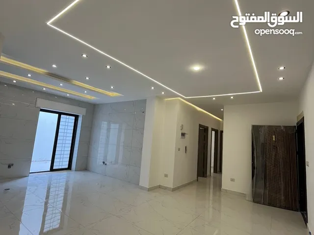 شبه ارضي 130م مع حديقة و ترس 90 متر في البنيات خلف البتراء