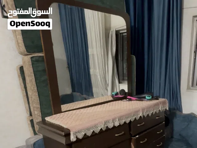 تسريحة لون بني للبيع