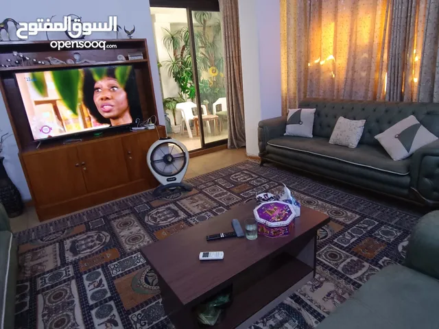 شقة مؤثثة للاطباء و المهندسين و الدراسات العليا و عوائلهم