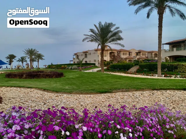 شاليه 300م بقريه La vista 7 السخنه 155م شالية و140 جاردن