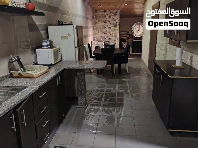 شقه للايجار شهري غرفه نوم وغرفه معيشه  تراسات عدد2 ارضيه مدخل مستقل