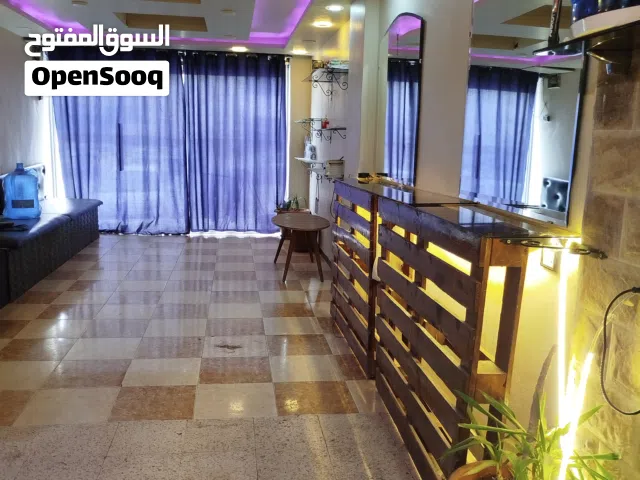 ديكور صالون حلاقة رجالي  مكون من كاونتر عدد 2 ارفف عدد 5 طاولة عدد 1 برداي 2قطعة