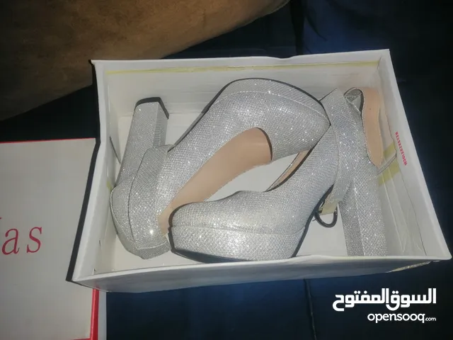 Silver With Heels in Zarqa
