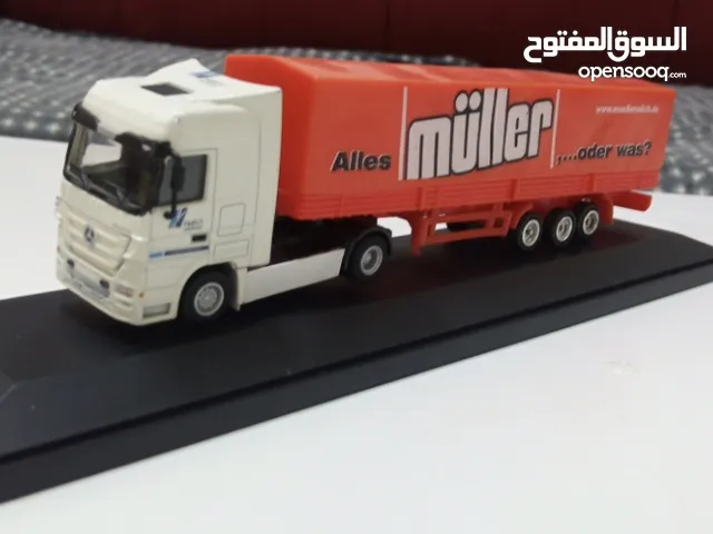 مجسمات سيارات وشاحنات مرسيدس حجم 1/64 معدن حجم صغير.................................................