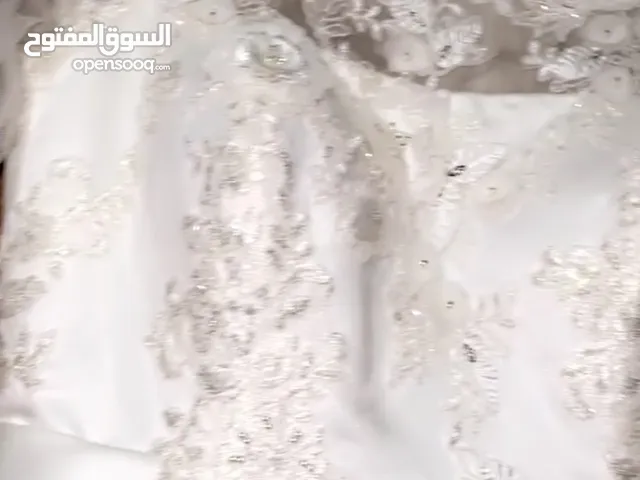 فستان عرس لبسه وحدة تفصيل في لبنان  سعره 150 دينار للبيع