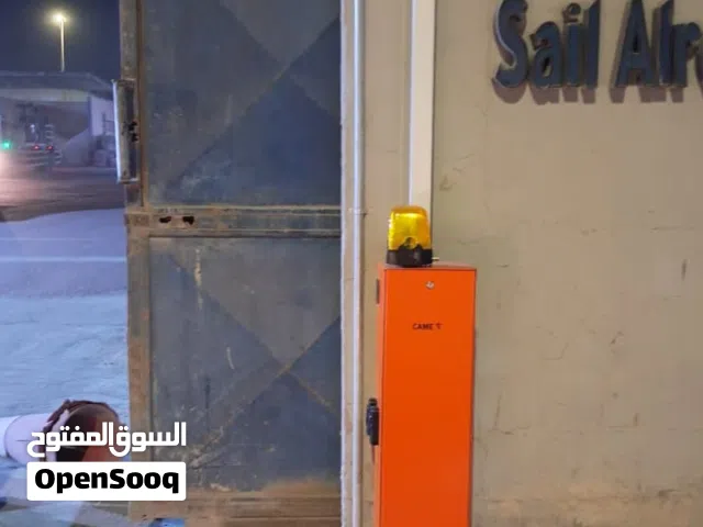 بوابات مرور سيارات إيطالية بتقنية متطورة وتصميم راقي، تضمن تنظيم الدخول والخروج