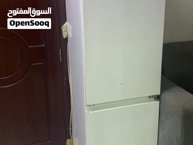 ثلاجة بحالة ممتازة للبيع بغرض السفر