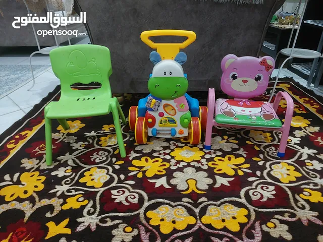 للبيع 2 كرسي اطفال و مشاية بحالة جيدة جيدا