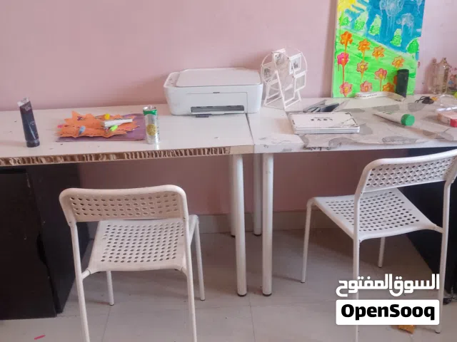تسريحة بنات من إيكيا ب 10 والمكاتب عدد 2 ب 10