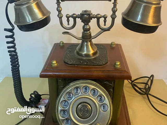 هاتف تلفون ارضي تحفه انتيك  حديد  و باكيت انيق لاحمل هديه  يعمل بشكل كامل اتصال استقبال و ارسال