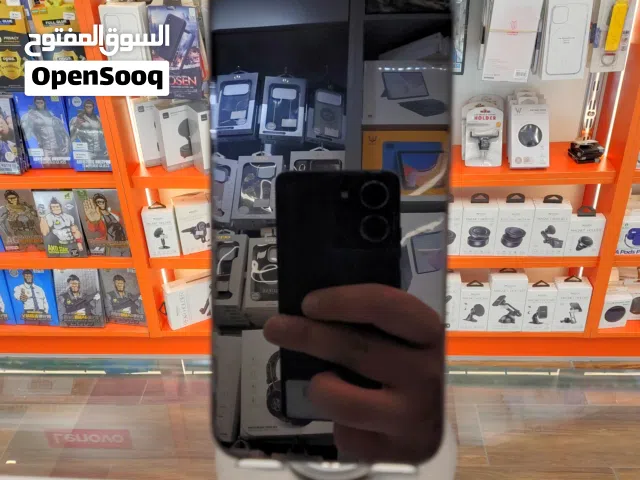 iPhone 15 pro max تخزين 256g لون ازرق بطارية 90% خالي من الخدوش بحالة الوكالة