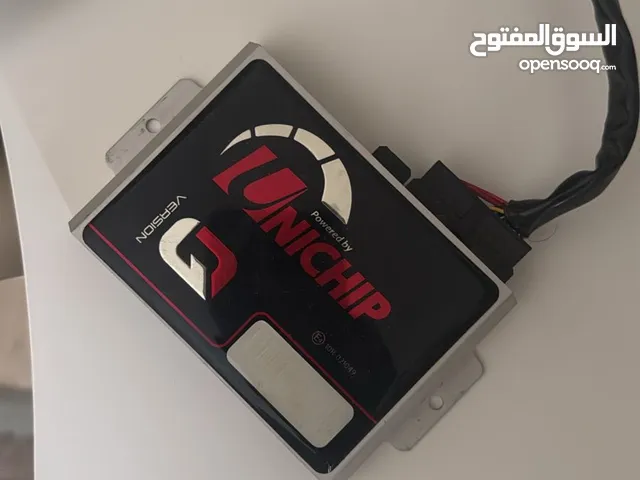 يوني شاب Q